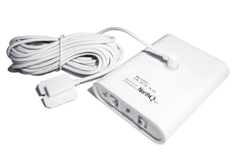 How often does the device report meter readings to the network controller?
