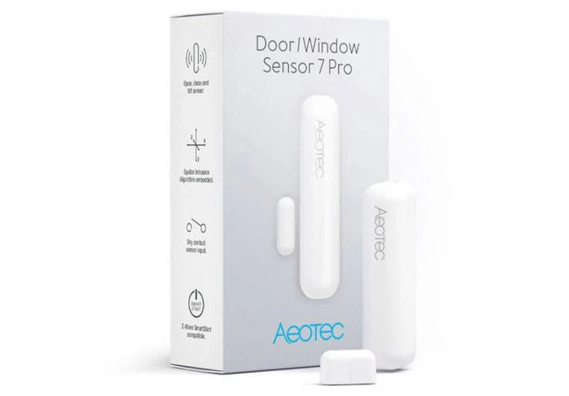 What is the advantage of using a sensor with a potential-free input?