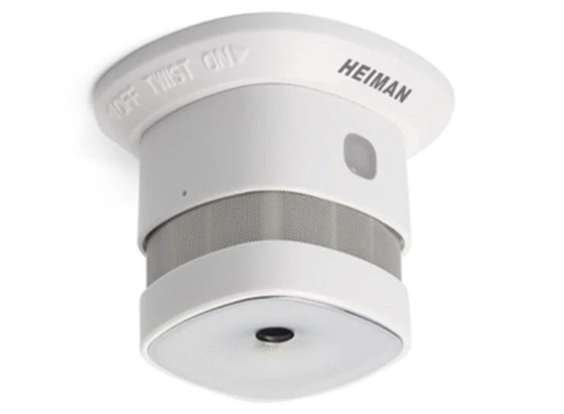 What kind of battery does the Heiman Zigbee smoke detector use?